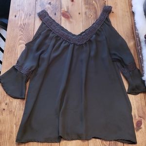 Shoulderless 3/4 Blouse